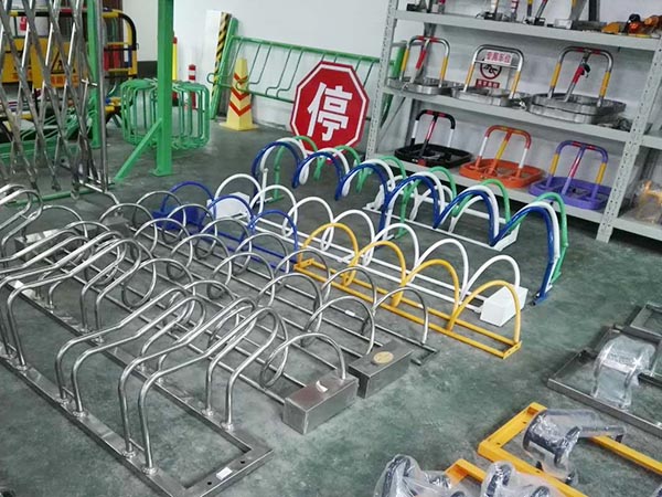 非機(jī)動(dòng)車停車架樣品間
